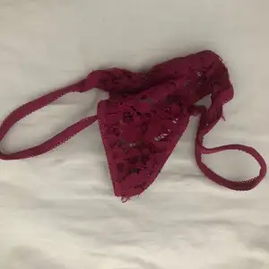 Tanguitas de encaje con olor especial