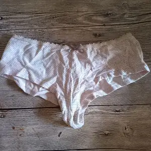 Culotte a rayas rosa y blanco muy usadas