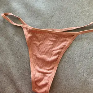 Bragas llenas de jugo vaginal