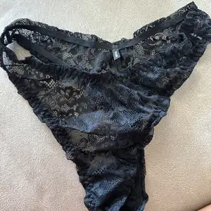 Bragas llenas de jugo vaginal