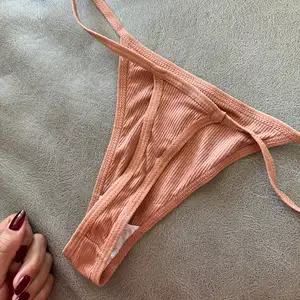 Bragas llenas de jugo vaginal