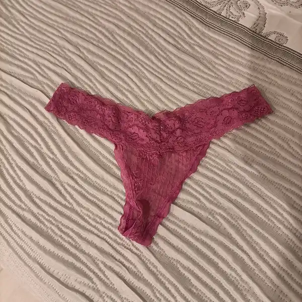 Tangas con mucho flujo y aroma lista para ser utilizadas por ti, pídeme todo lo que quieras y deses.