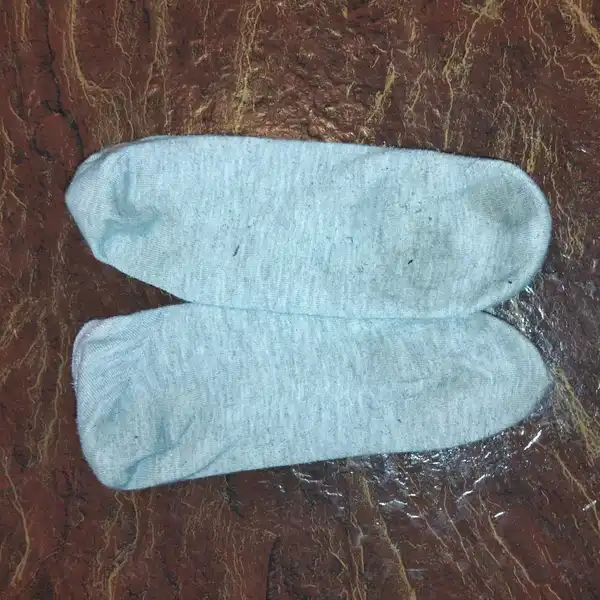 Tres pares de calcetines usados para correr