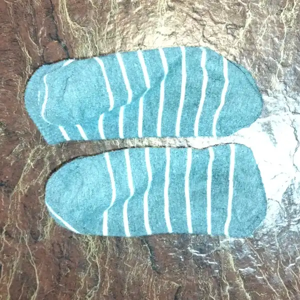 Tres pares de calcetines usados para correr