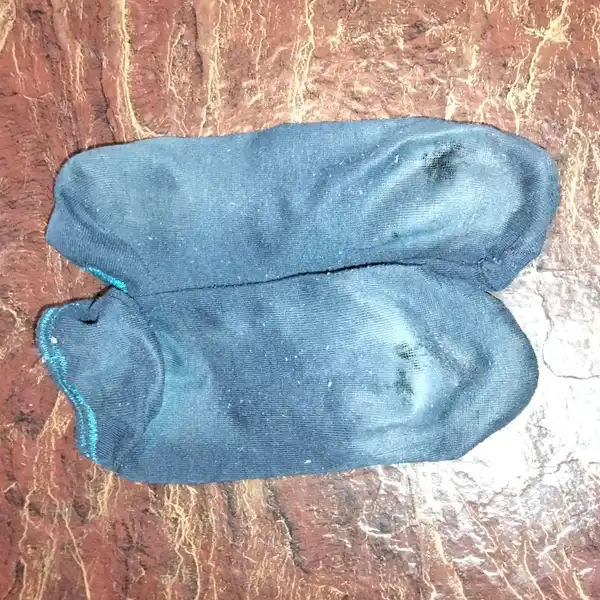Tres pares de calcetines usados para correr
